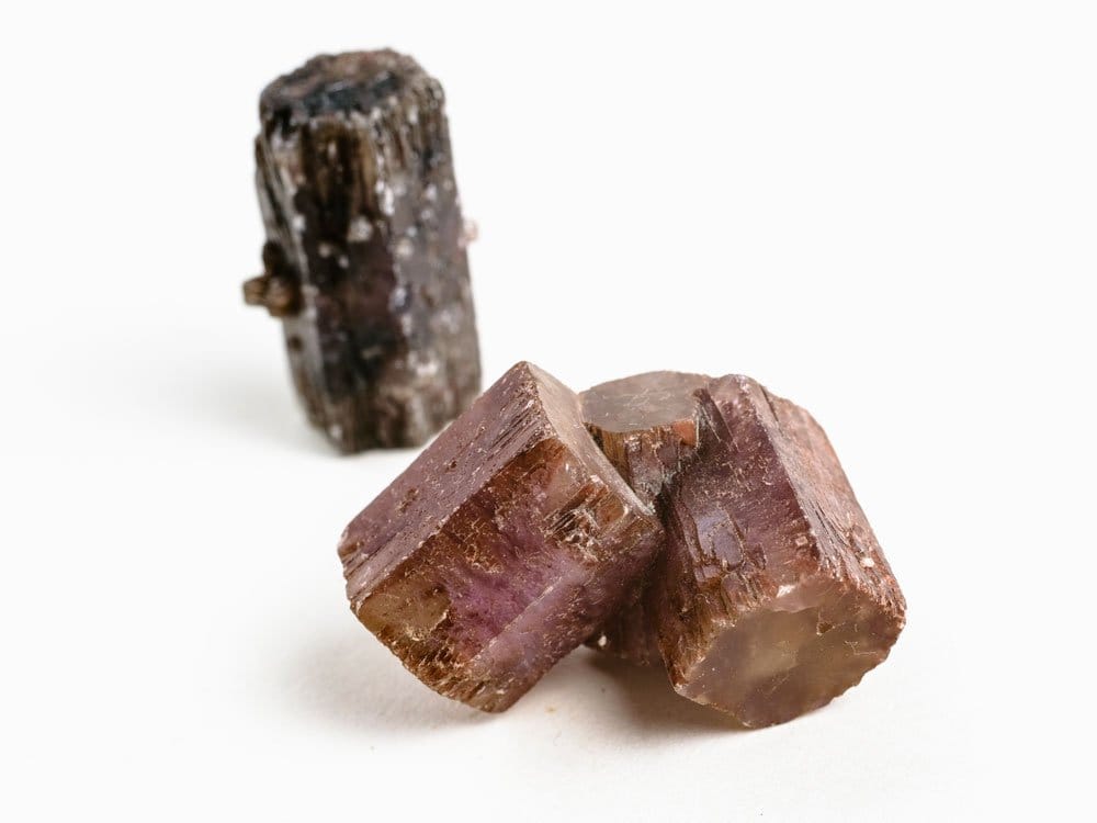 Aragonite polie — vertus en lithothérapie, pierre d'ancrage, de consolidation osseuse et de stabilité mentale