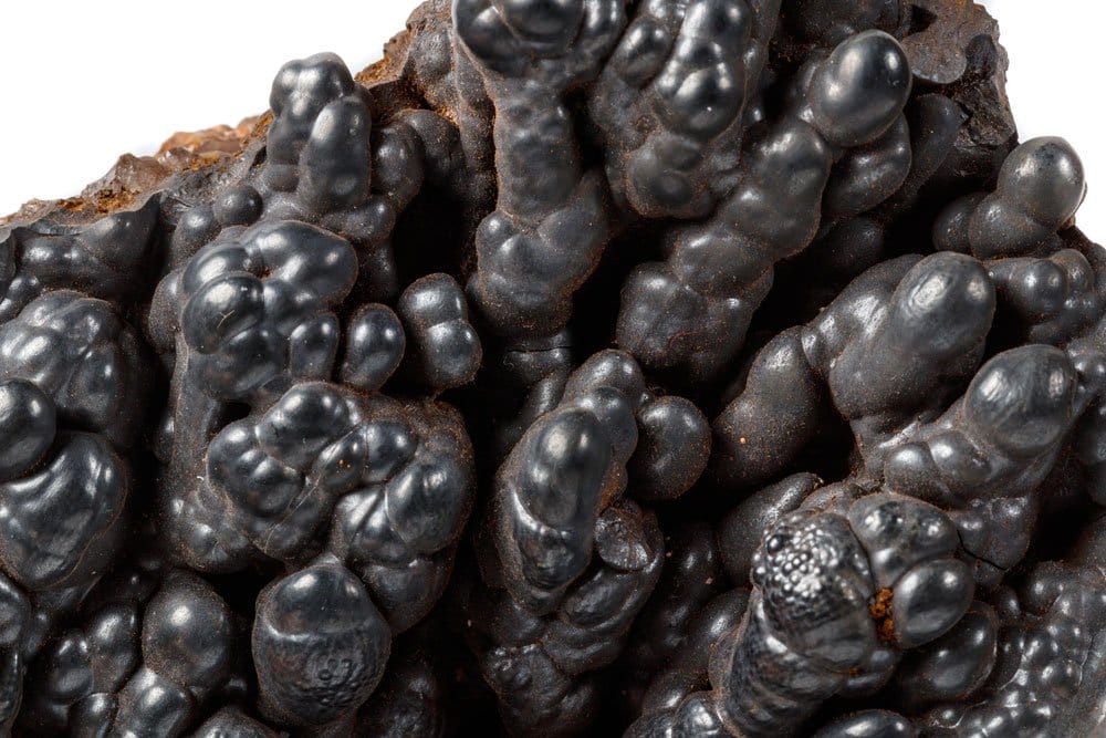 Origine et composition de l'hématite, oxyde de fer Fe₂O₃ à éclat métallique