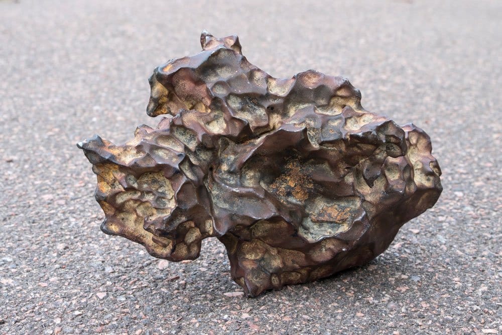 Pierre météorite polie utilisée en lithothérapie - vertus de volonté, persévérance et connexion cosmique
