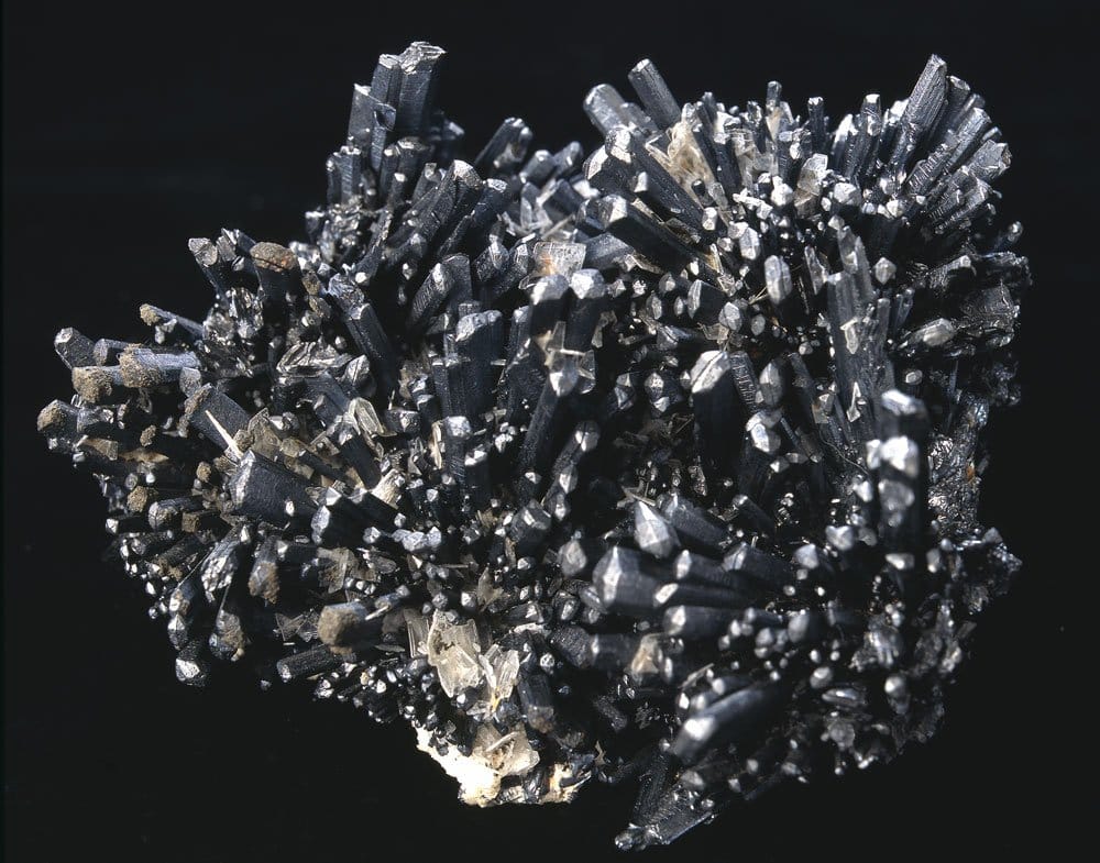 Pierre antimoine stibine gris-argenté - histoire depuis les Babyloniens, Égyptiens et alchimie médiévale