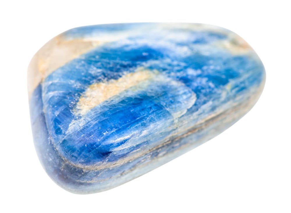 Pierre cyanite — vertus d'expression authentique, alignement des chakras et acceptation de soi en lithothérapie