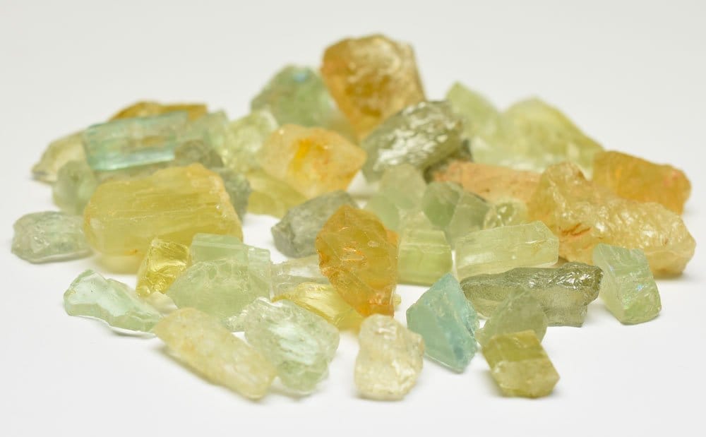 Héliodore jaune miel polie et transparent — pierre du soleil pour l'estime de soi, la confiance et l'illumination spirituelle en lithothérapie