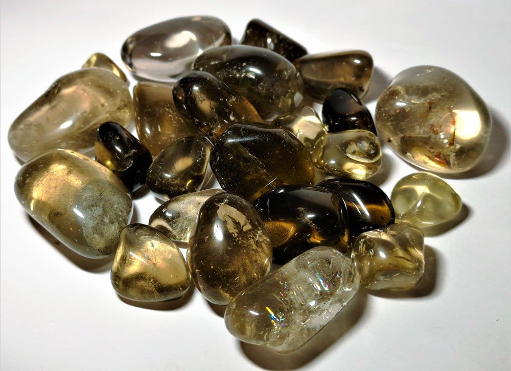 Quartz fumé en lithothérapie — pierre d'ancrage et de recentrage émotionnel