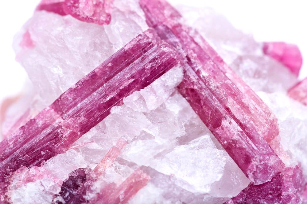 Rubellite naturelle du Mozambique - cristal rouge rosé, origine et composition borosilicate