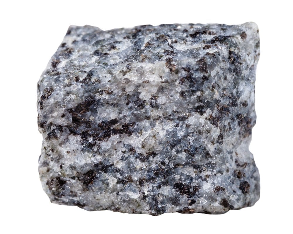 Gabbro poli et brut noir profond - vertus d'enracinement tellurique, transformation, nouvelle vie et intuition ancestrale