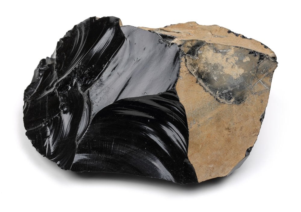 Origine et composition de l'obsidienne noire — verre volcanique de silice amorphe