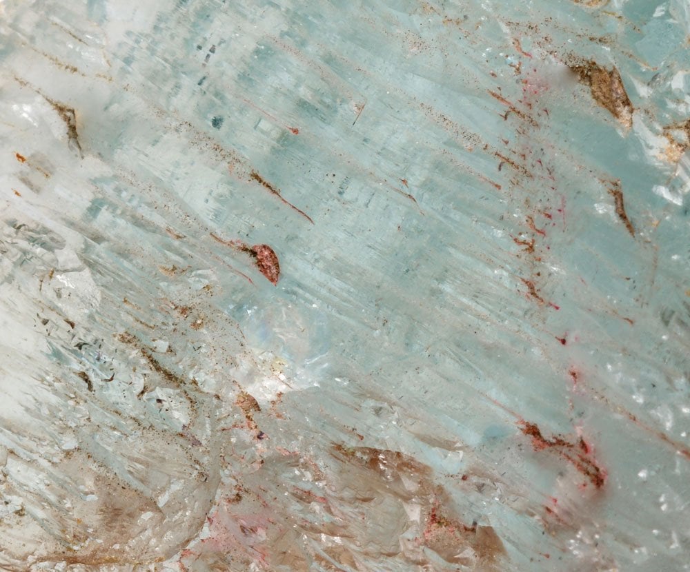 Histoire de la topaze bleue — gemme précieuse utilisée depuis l'Antiquité par les Égyptiens, les Grecs et les Romains comme pierre de protection