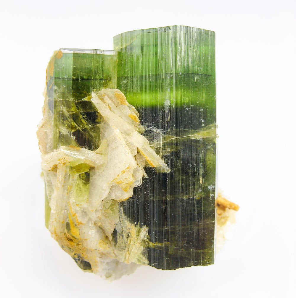Pierre tourmaline verte polie - vertus de régénération et d'ancrage à la terre en lithothérapie