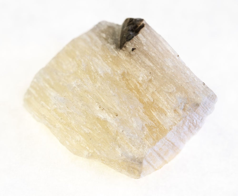 Origine et composition de l'albâtre — pierre ornementale translucide en gypse ou calcite