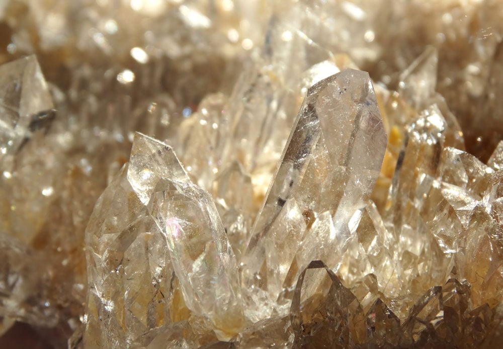 Quartz girasol translucide blanc - reflets opalescents adularescence, histoire depuis la Renaissance italienne