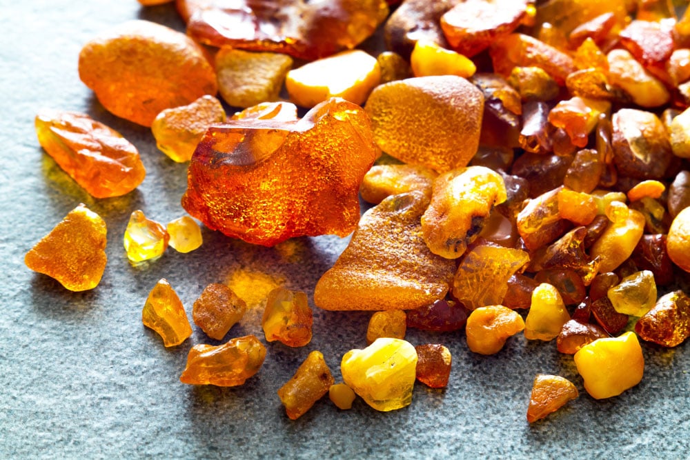 Succin poli (ambre jaune) — vertus apaisantes et propriétés électrostatiques en lithothérapie
