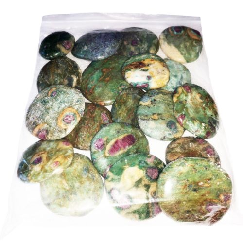 sachet pierres plates rubis sur fuchsite