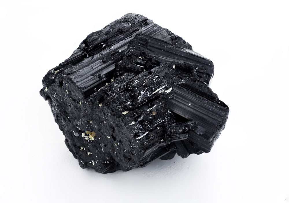 Purification et rechargement de la tourmaline noire — entretien et rituels en lithothérapie