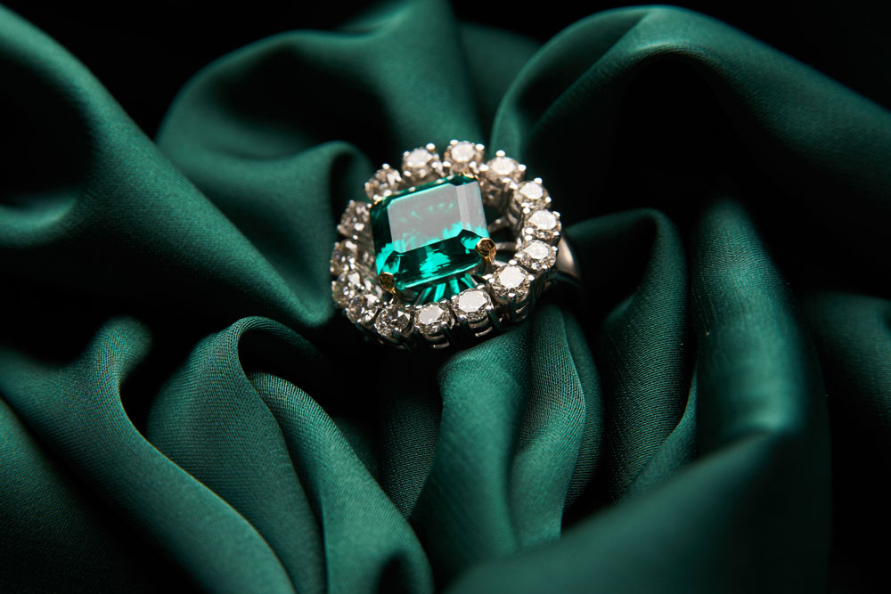 Pierre diamant vert naturel — histoire et origines du diamant vert en lithothérapie