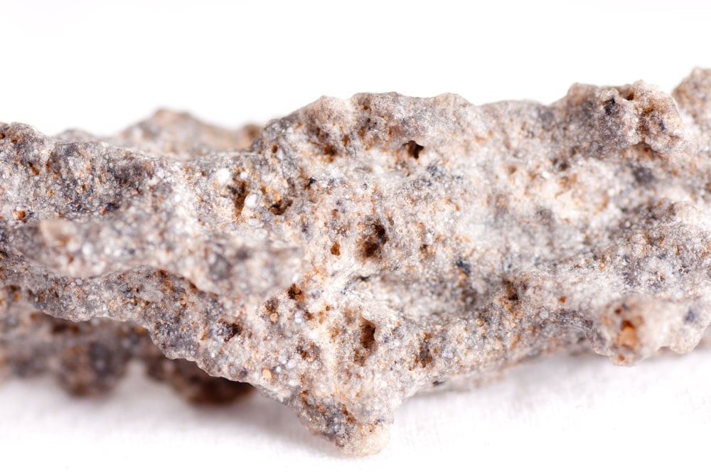 Pierre fulgurite tubulaire brute - verre éclair fossile, éclair fossilisé, découverte 1706 pasteur Hermann