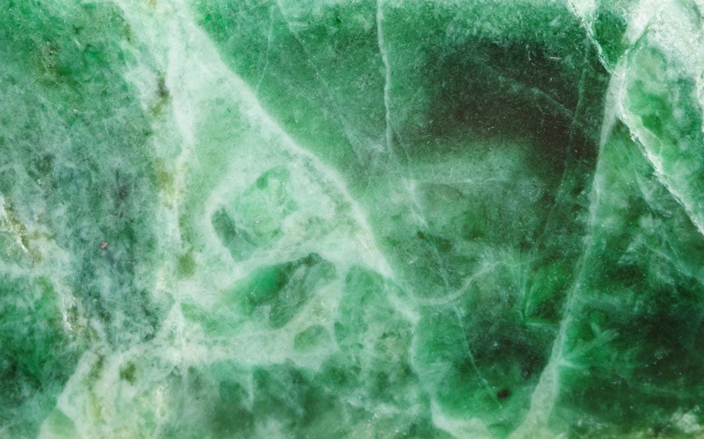 Pierre jadéite verte impériale brut - jade des empereurs, histoire ancienne aztèque maya et chinoise
