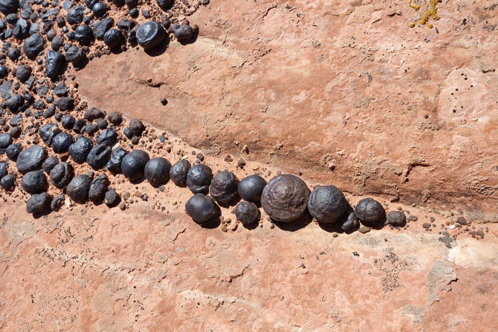 Moquis balls pierres chaman - histoire amérindienne Hopi et concrétions ferrugineuses de l'Utah