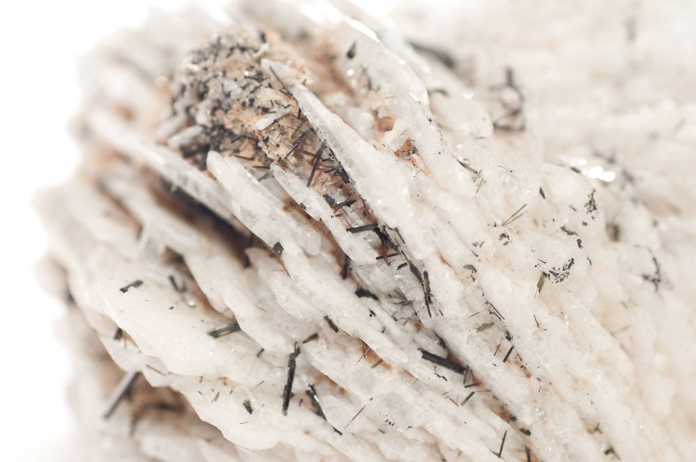 Feldspath albite blanc triclinique - histoire géologique depuis les granites et pegmatites du monde