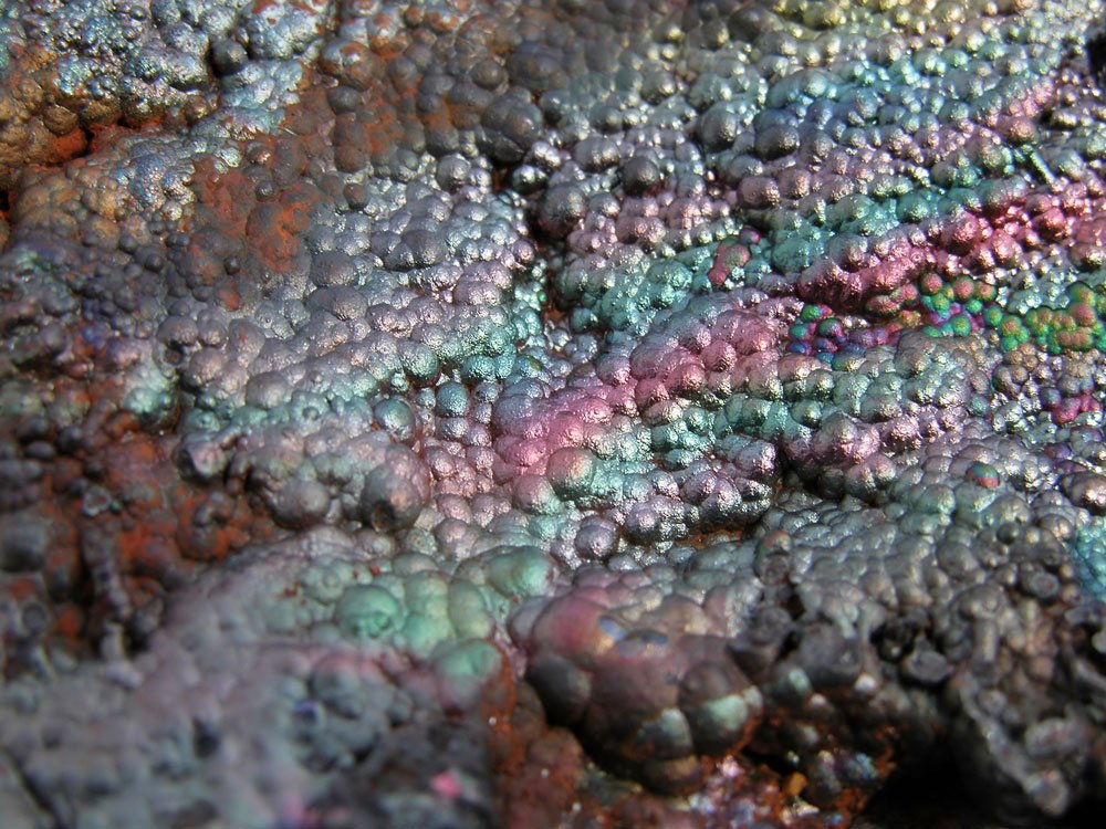 Pierre goethite brut brun foncé - découverte 1806 à Herdorf Allemagne, histoire minéralogique