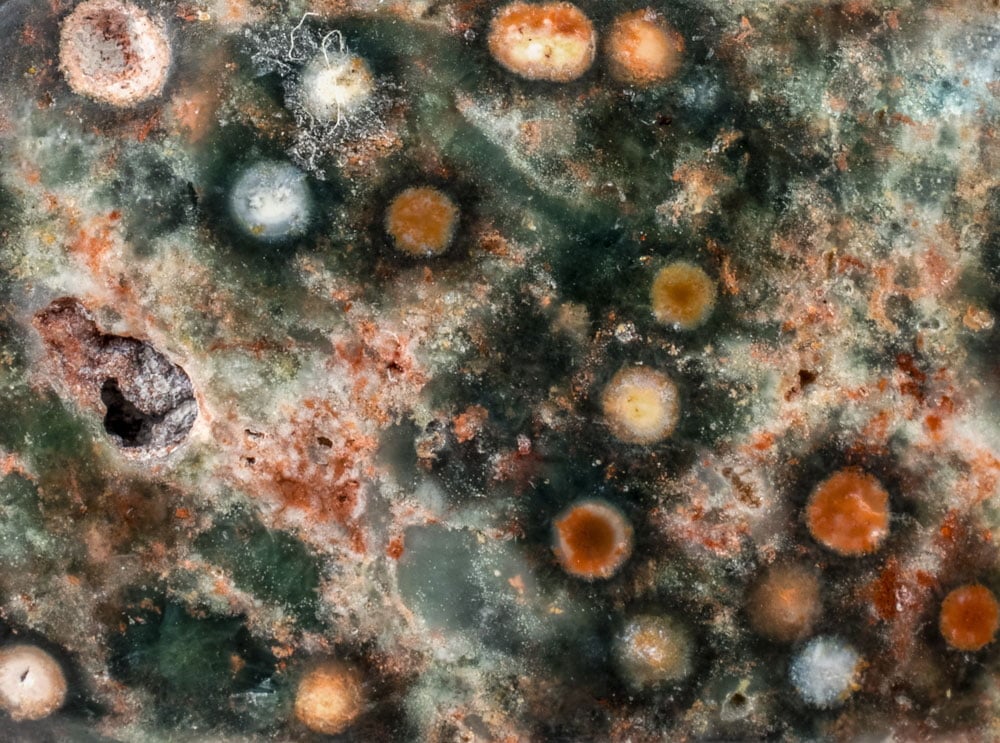 Pierre jaspe océan orbiculaire Madagascar - motifs concentriques vert blanc rose gris histoire rareté mine épuisée