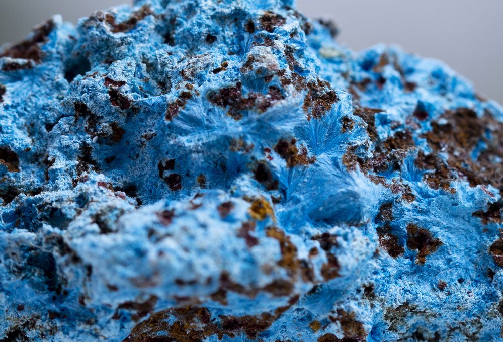 Pierre shattuckite bleu vif - minéral rare de la mine de Shattuck en Arizona, gisement-type fermé depuis 1947