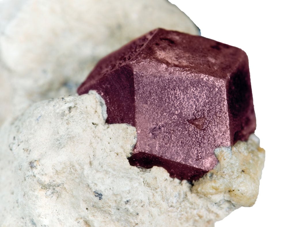 Almandin naturel rouge rubis - origine roches métamorphiques, composition grenat almandine Fe₃Al₂(SiO₄)₃