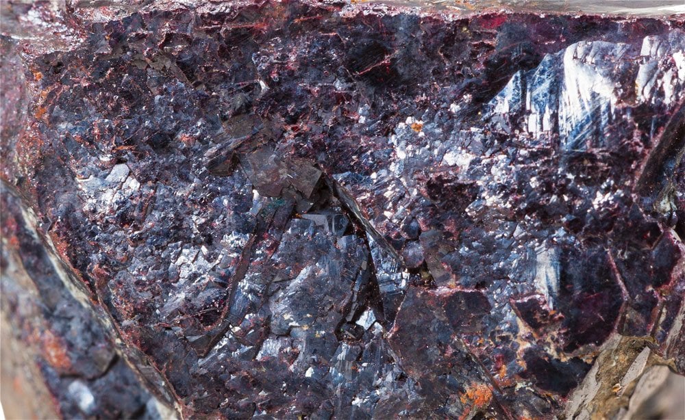 Pierre cuprite rouge sang brut - oxyde cuivreux historique, cristaux cubiques et octaédriques