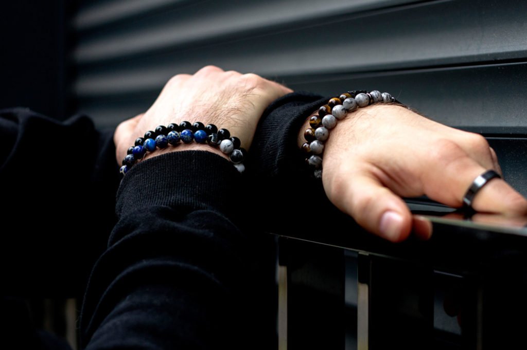 lithotherapie-pour-homme-bracelets-en-pierre