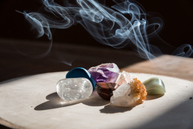 comment-purifier-votre-esprit-grace-a-la-lithotherapie-pour-des-vacances-sereines