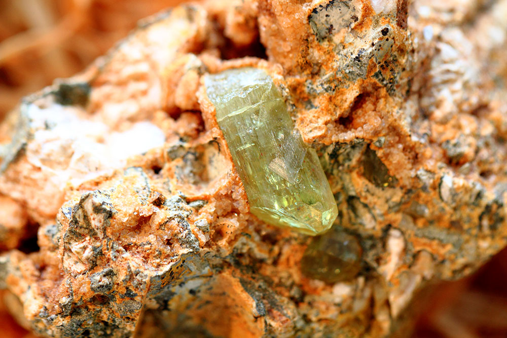 Apatite jaune du Mexique en cristaux naturels - composition phosphate de calcium, gisements Brésil Madagascar