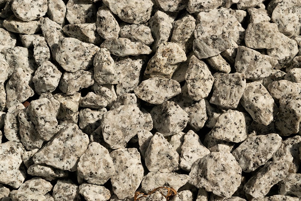 Vertus et propriétés de la diorite en lithothérapie — ancrage, purification et harmonie