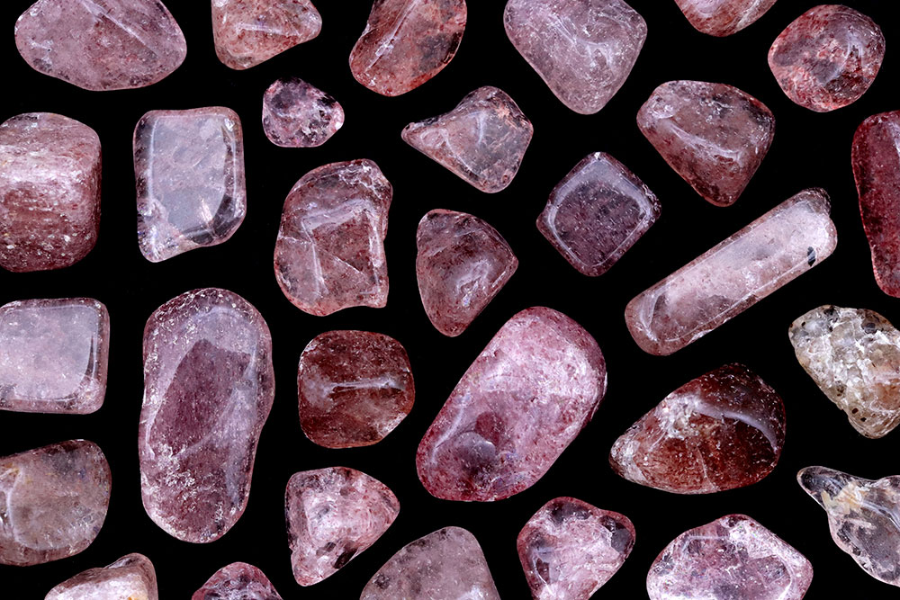 Quartz fraise d'Afrique du Sud - gisements rares, composition naturelle SiO2 avec fer manganèse titane, rose translucide