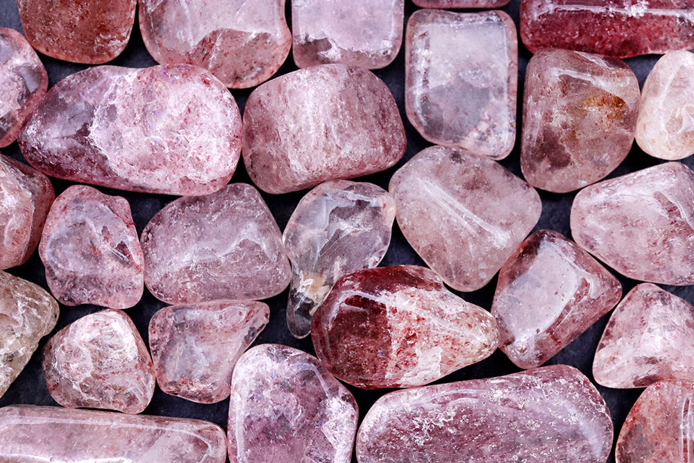 Quartz fraise poli - vertus lithothérapie amour joie gratitude chakra coeur sommeil réparateur