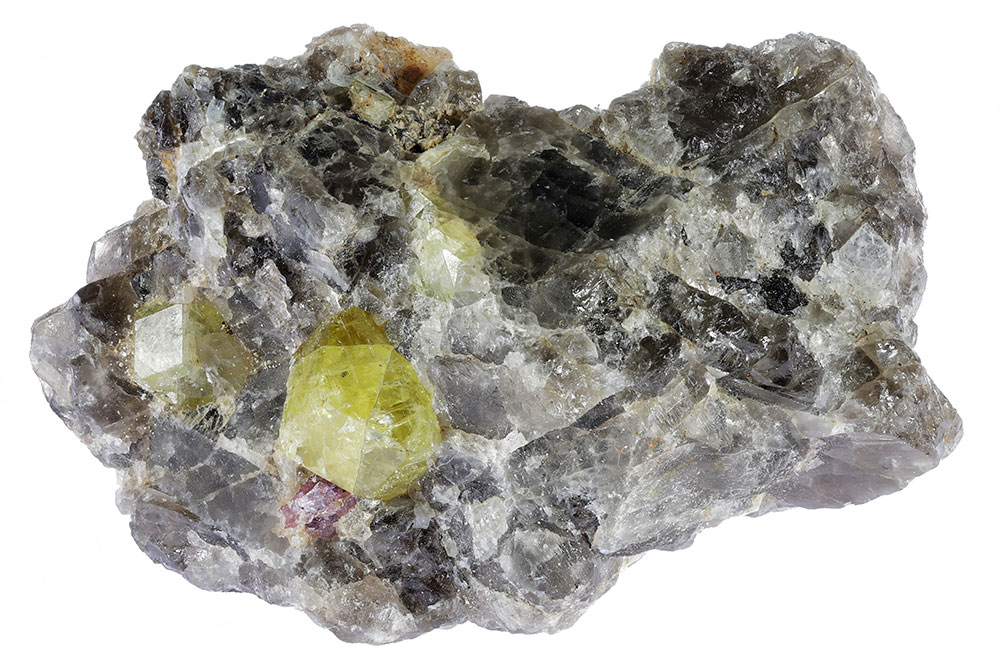 Rhodizite gemme rare malgache de Madagascar Antsirabe — origine minérale borate rouge-rose chatoyant