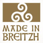Badge Broche Triskèle Bretagne (Breizh BZH) En Bois Fait Main - Symbole Celtique - Neuf Avec étiquettes - Accessoire Patriotique Ou Mode