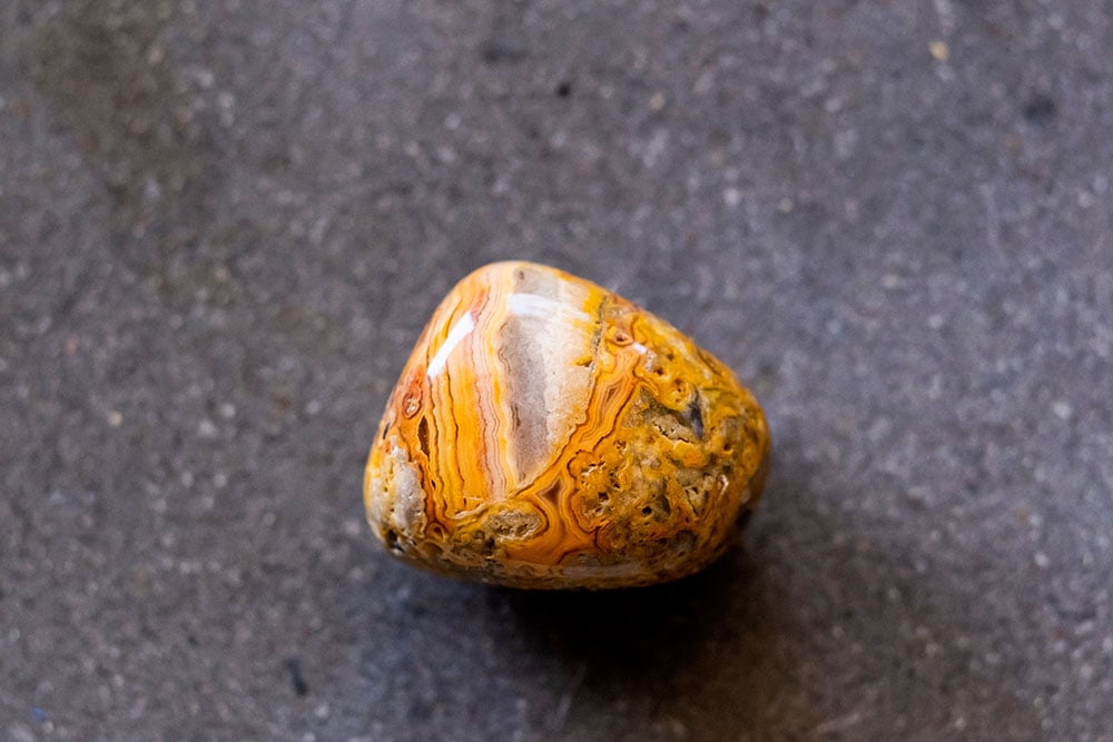 Agate crazy lace en lithothérapie — pierre de joie, d'ancrage et de protection