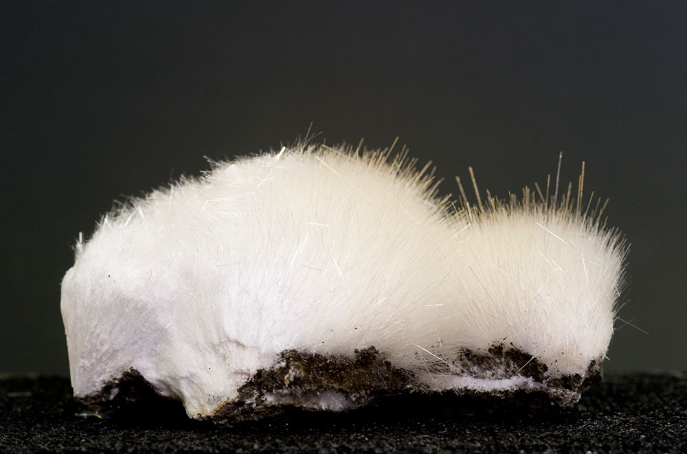 Stilbite cristaux en gerbe - histoire des zéolithes, découverte minéralogique et classification