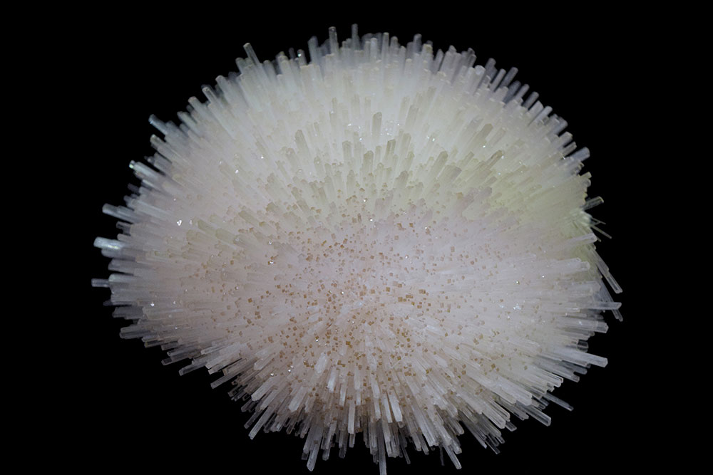Stilbite rose et blanche - aluminosilicate hydraté, structure cristalline monoclinique, gisements Inde