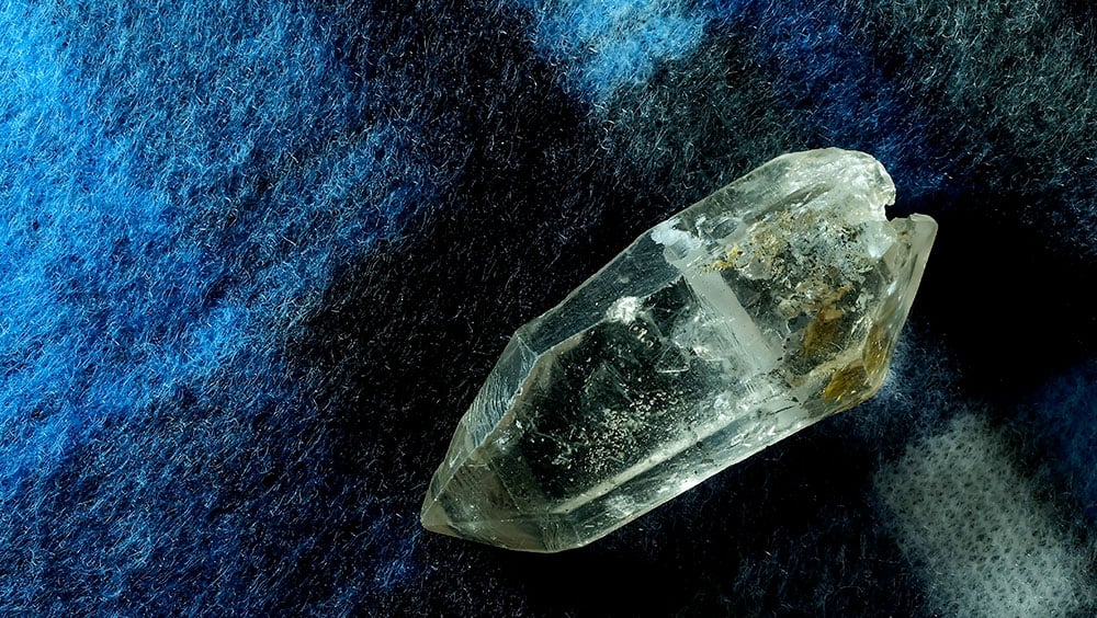 Quartz fantôme cristal avec inclusions - histoire et formation géologique