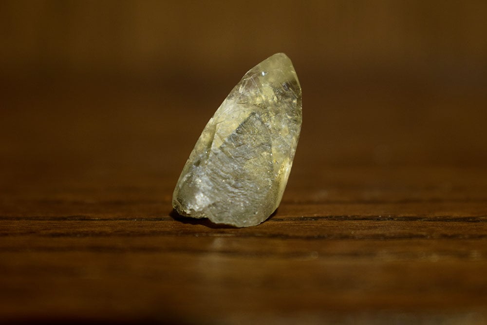 Quartz fantôme du Brésil - cristal transparent avec inclusions minérales