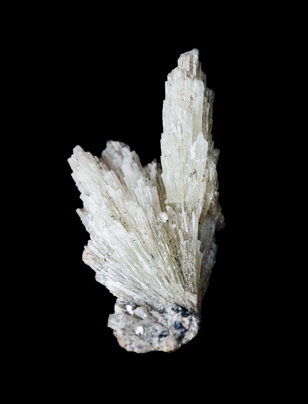 Cristal de strontianite blanc laiteux - gisement topotype Strontian Écosse, histoire minéralogique découverte 1790