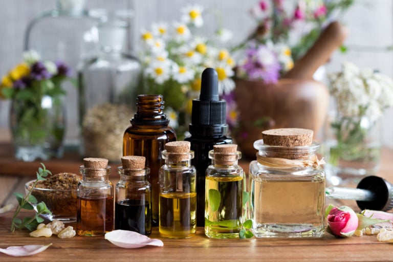 associer-les-cristaux-de-lithotherapie-avec-des-huiles-essentielles-quelques-conseils-a-utiliser