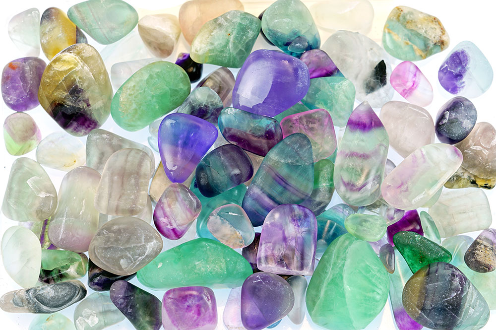 Fluorite multicolore naturelle - cristaux cubiques, gisements d'Afrique du Sud et Chine