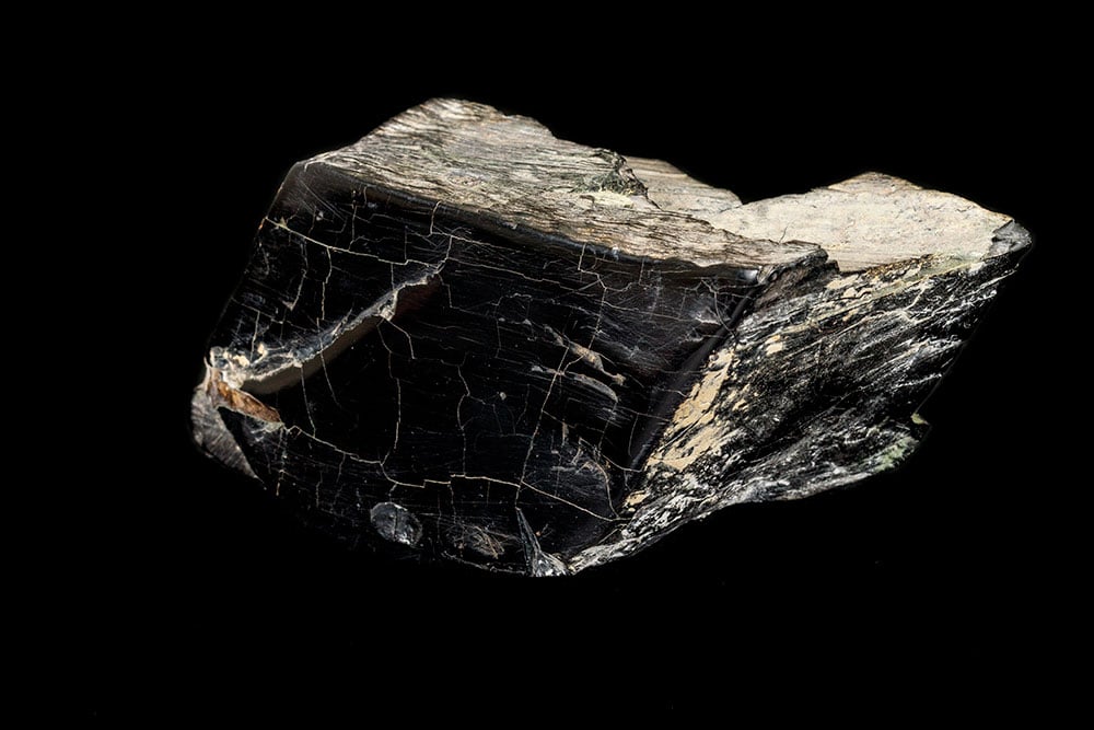 Gagate brute noire - origine Yorkshire Angleterre, lignite fossile, gisements historiques de Whitby