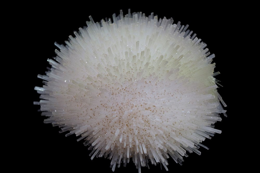 Mésolite cristaux naturels - origine Sicile, composition aluminosilicate, structure zéolithe