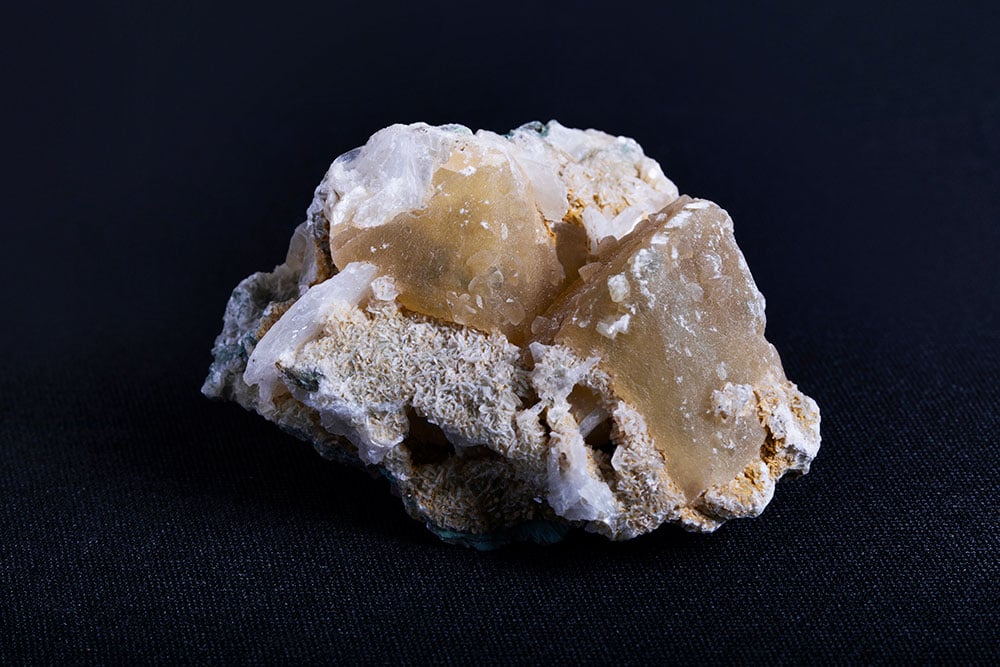 Calcite miel polie lisse - vertus confiance optimisme énergie solaire abondance lithothérapie