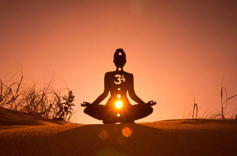 comment-activer-le-chakra-sacre-avec-des-pierres