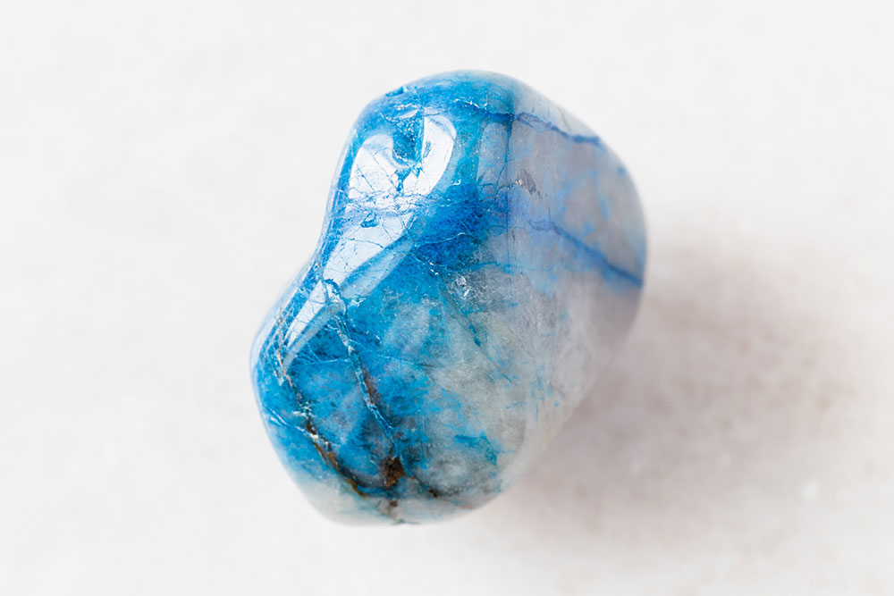 Ajoïte quartz blanc - paix intérieure guérison émotionnelle chakra cœur communication authentique