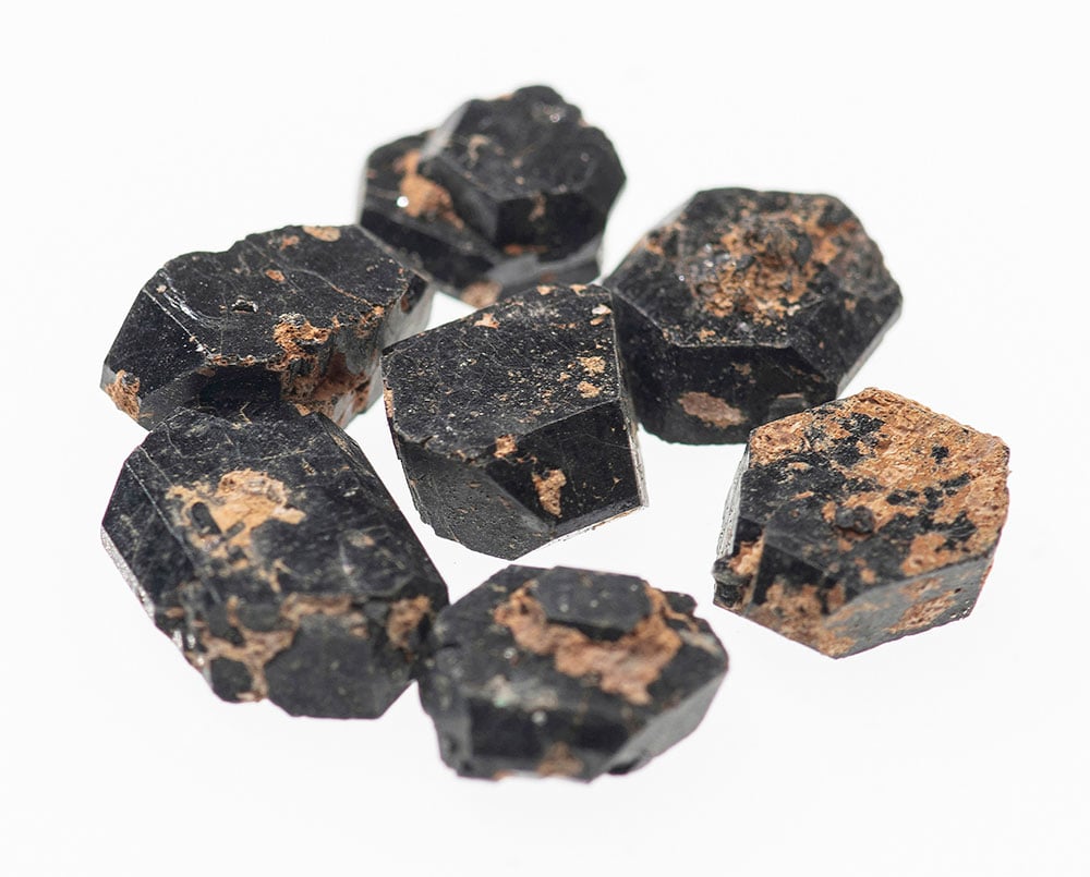 Augite pierre noire brillante - vertus stabilité ancrage émotionnel force intérieure lithothérapie