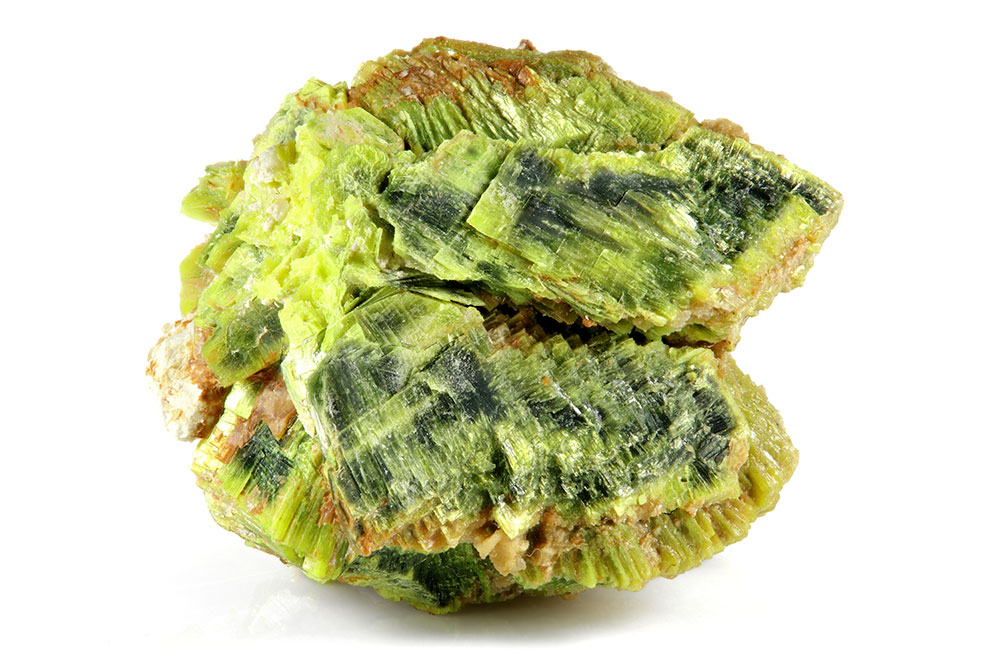 Autunite jaune-vert cristalline - spécimen minéral origine Autun France composition uranium phosphate